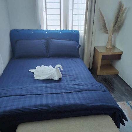 Homestay Embah Ros & Embah Lek Hutan Melintang Exterior photo